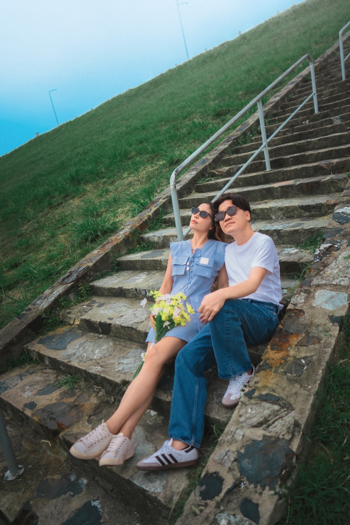 Amm and Hrung laughing together on the steps